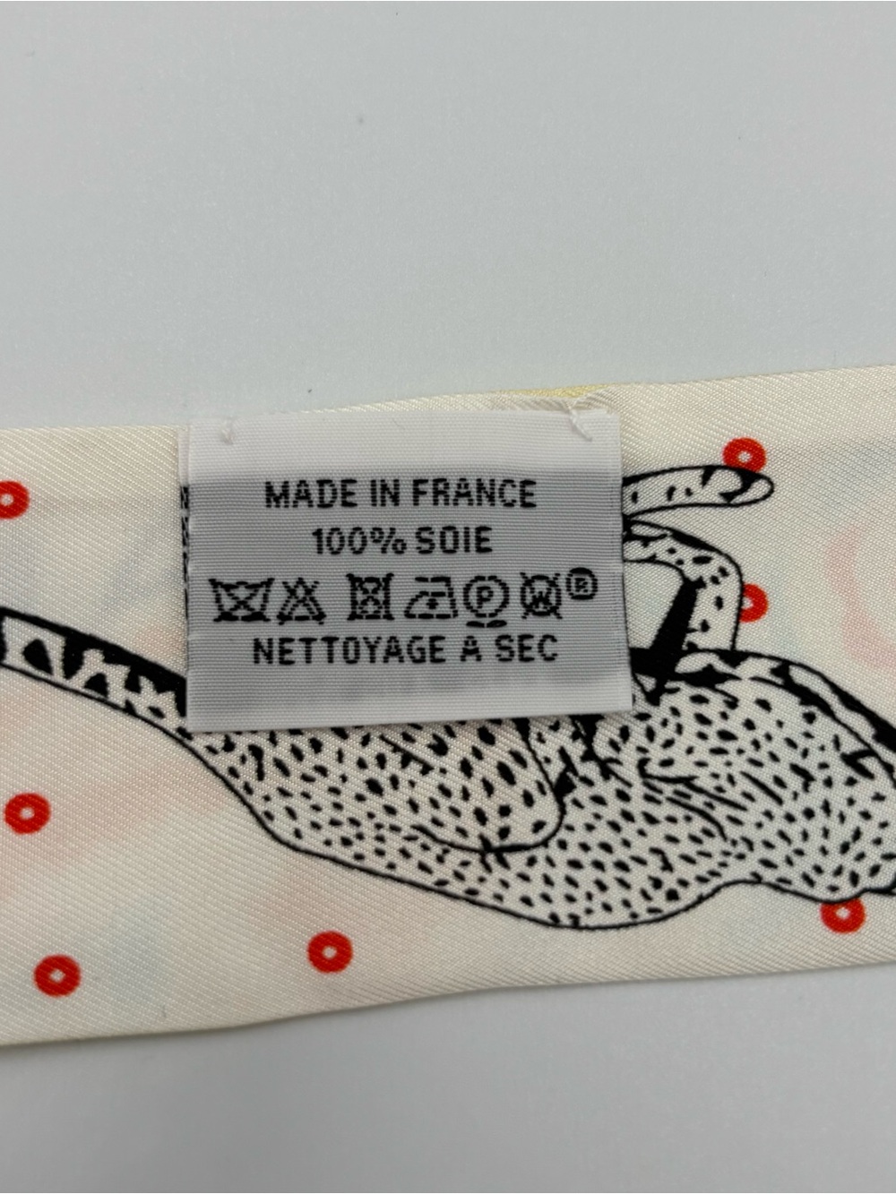 Hermes Guepards Bandana Twilly Silk Scarf Jaune Soufre Orange Green Navy Cheetah - Picture 4 of 5